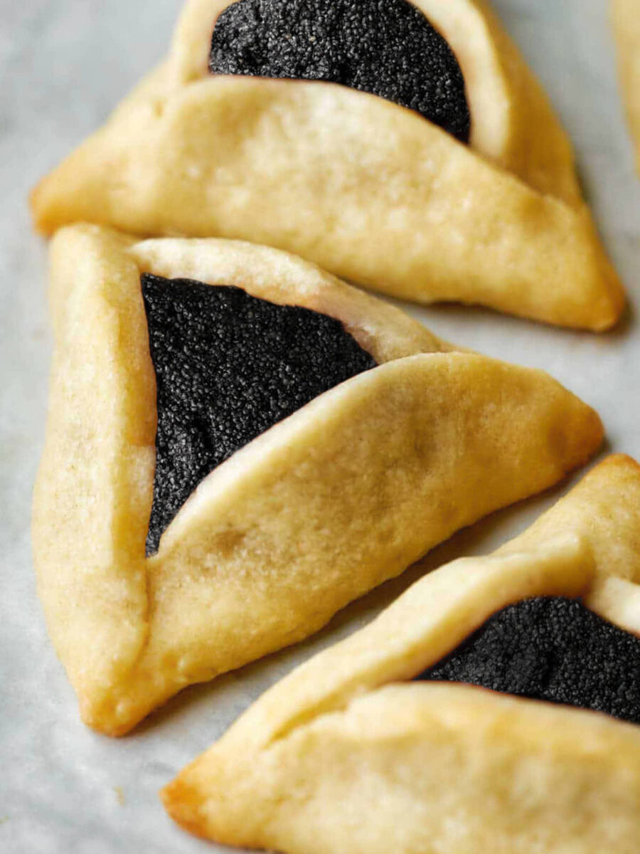 Triangular cookies with black poppyseed filling.